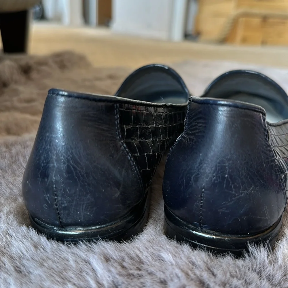 Trotters Liz navy blue weave leather slip-on loafers 7M